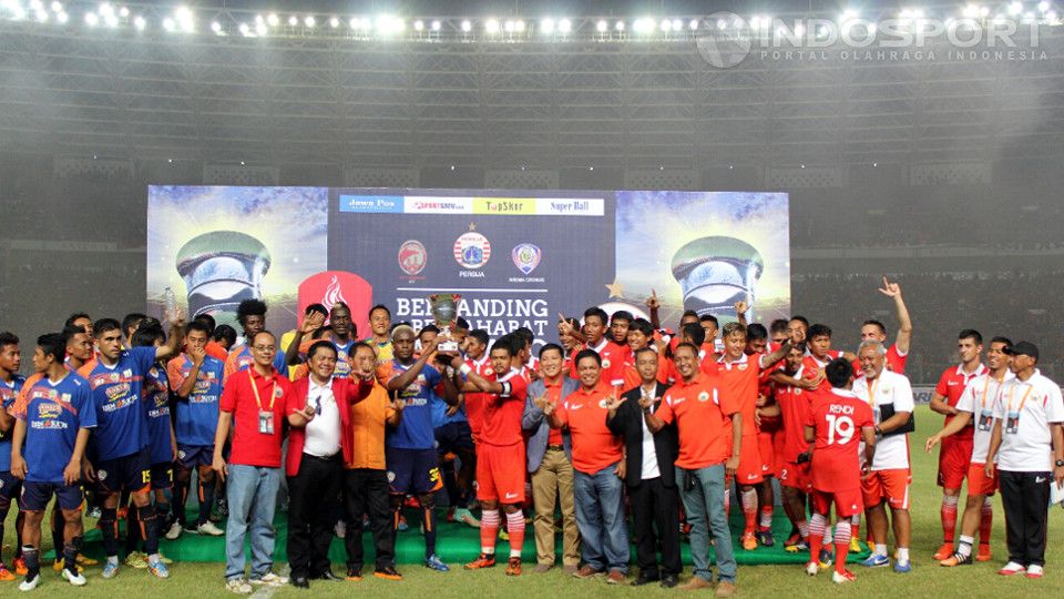 Gelar juara Trofeo Persija 2015, harus dibagi secara adil kepada ketiga pesertanya, Persija Jakarta, Arema Cronus dan Sriwijaya FC. Copyright: &copy; Herry Ibrahim/INDOSPORT